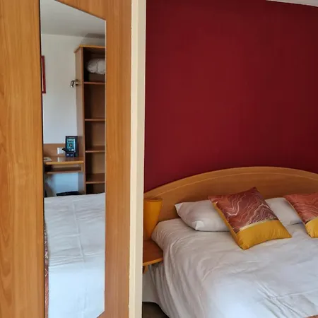 Отель Prest'hotel Chavelot 2*