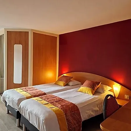 Hotel Prest'hotel Chavelot 2*