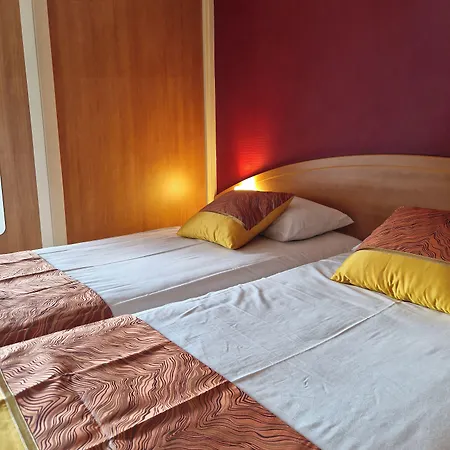 Prest'hotel Chavelot Hotel 2*