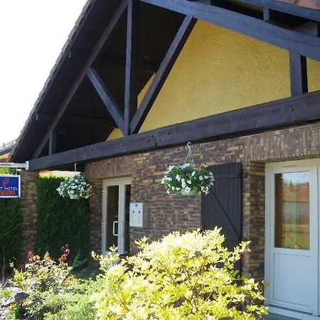 Prest'hotel Chavelot מלון 2*