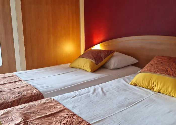 Prest'hotel Chavelot Hotel 2*