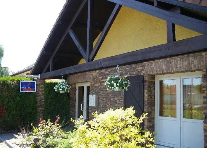 Prest'hotel Chavelot Hotel 2*